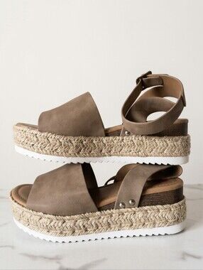 NWOT SODA Tan Espadrille Sandals – Women’s Size 9